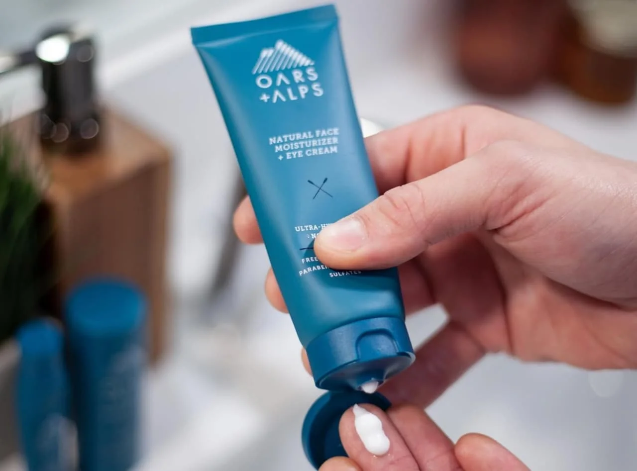 Oars + Alps Charcoal Solid Face Wash